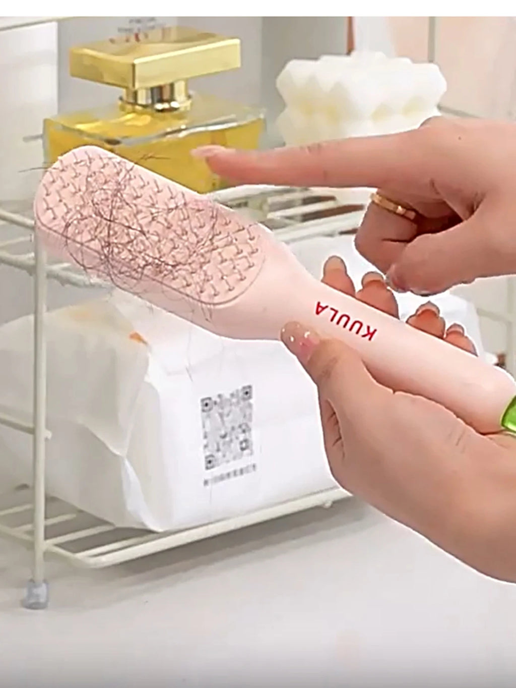 Self-Cleaning Hair Comb.